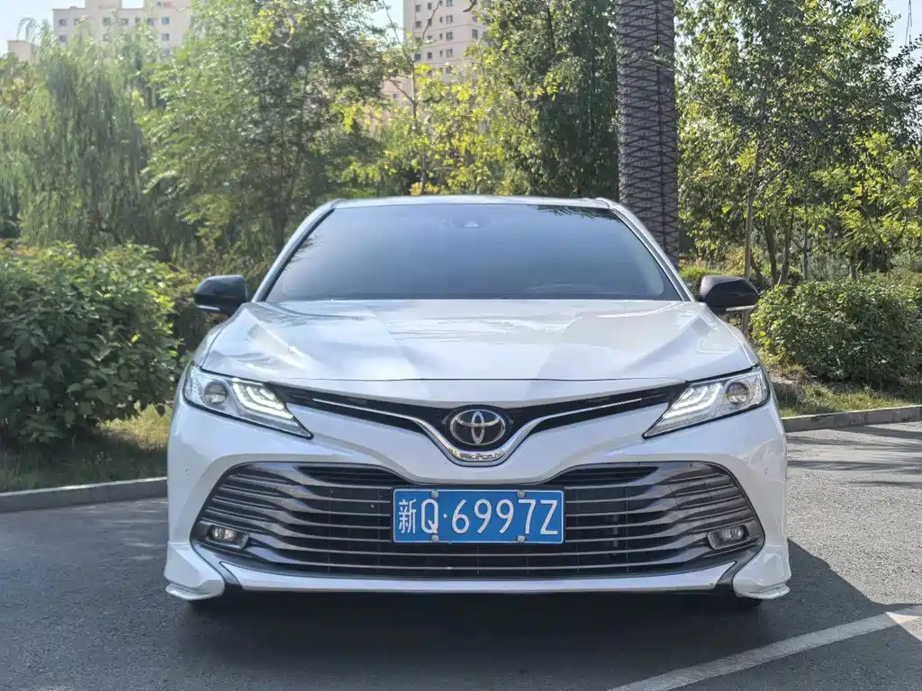 Toyota Camry 2021 — фото 2