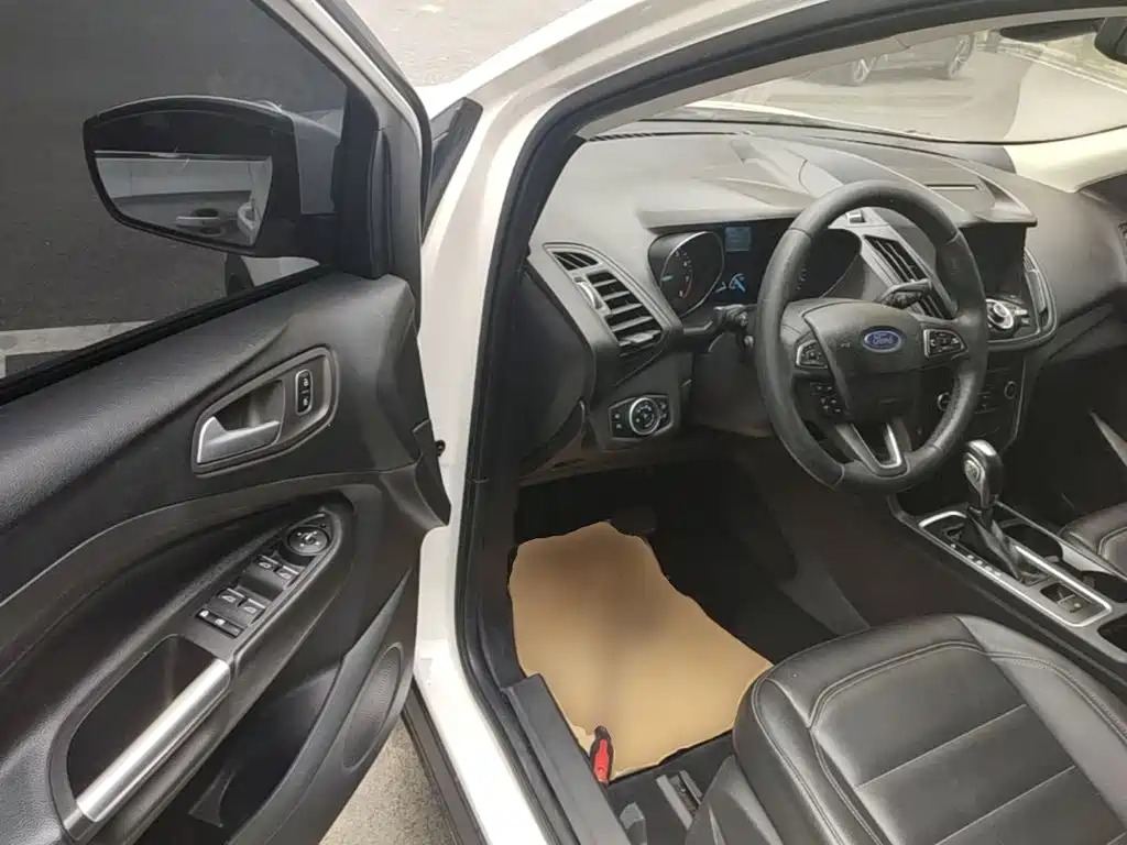 Ford Kuga 2018 — фото 12