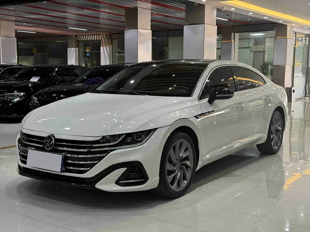 Volkswagen CC 2023 — фото 1
