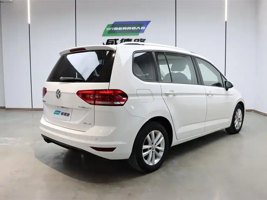 Volkswagen Touran 2018 — фото 4