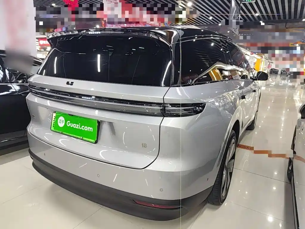 Li Auto i8 2025