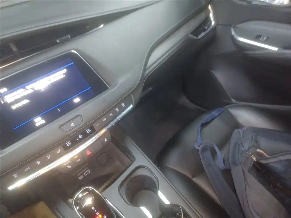 Cadillac XT4 2020 — фото 12
