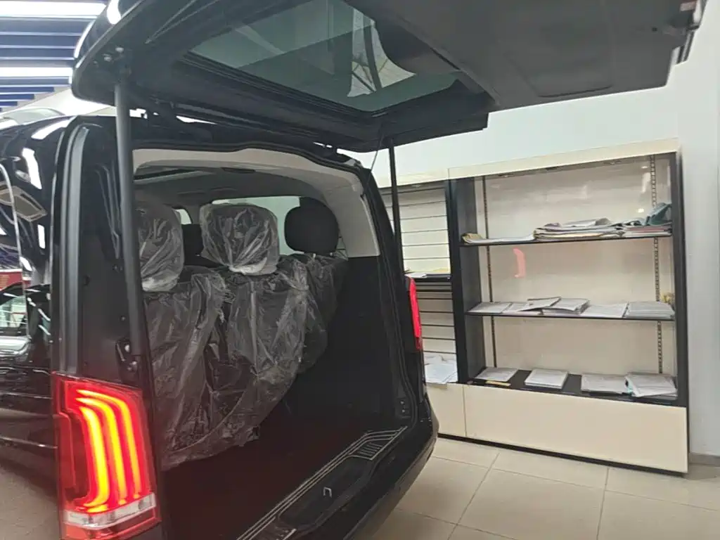 Mercedes-Benz V-Class 2022 — фото 19