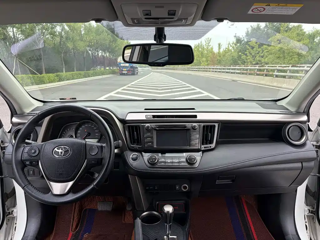Toyota RAV4 2015 — фото 5