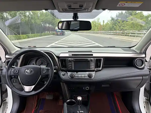 Toyota RAV4 2015