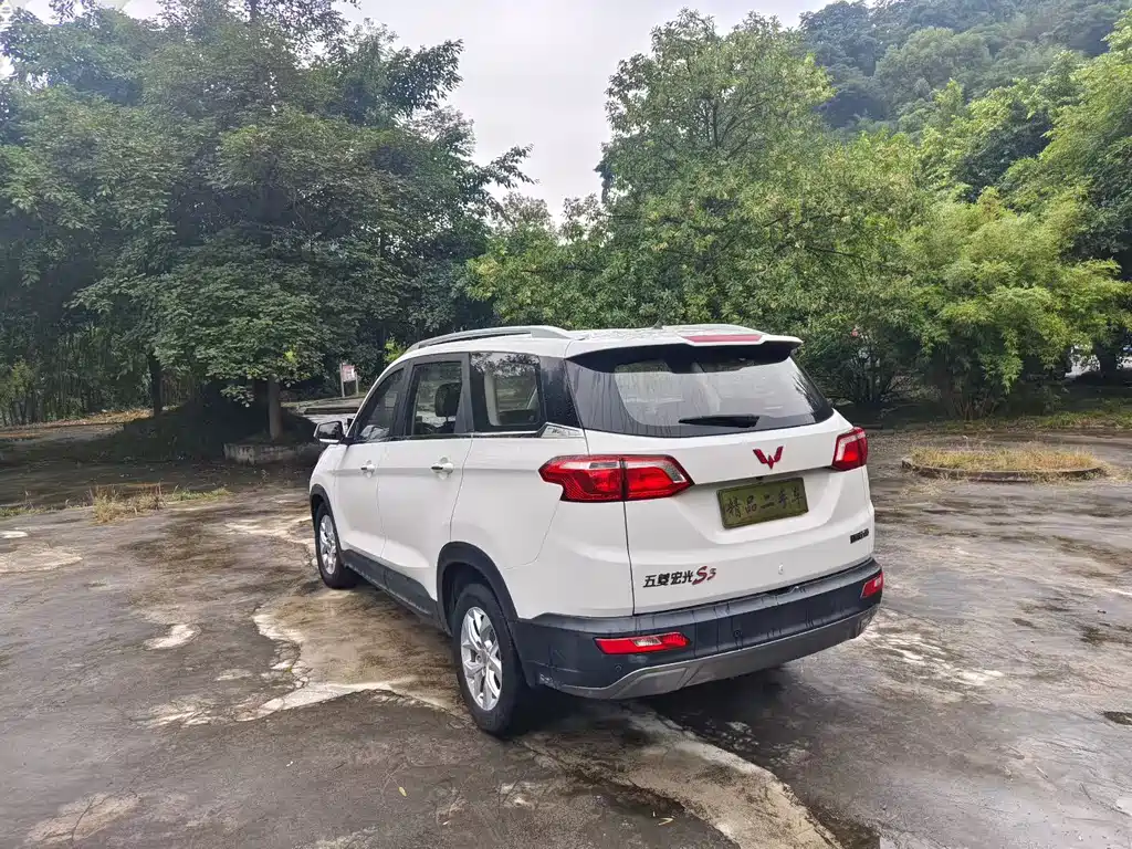Wuling Hongguang S3 2017 — фото 9
