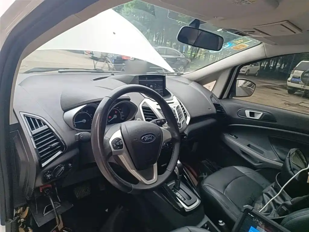 Ford Ecosport 2015 — фото 10