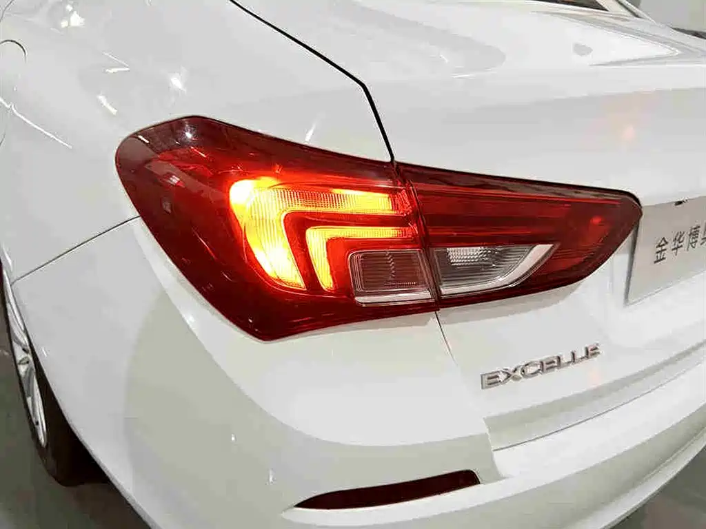 Buick Excelle 2018 — фото 12