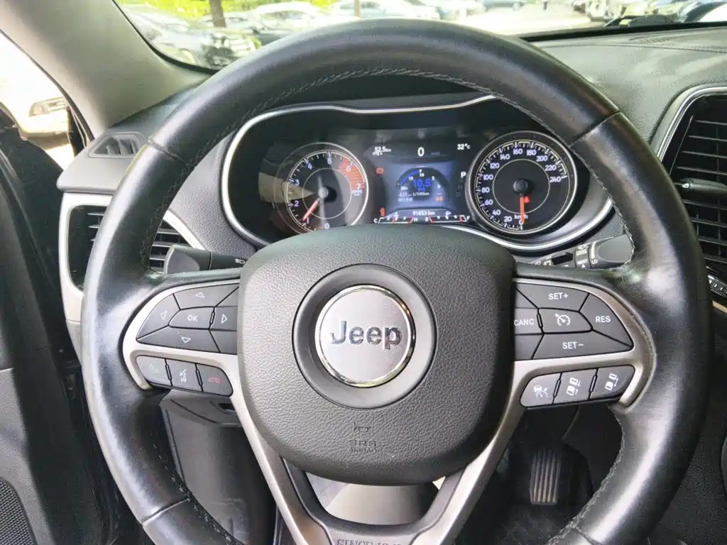 Jeep Cherokee 2019 — фото 6