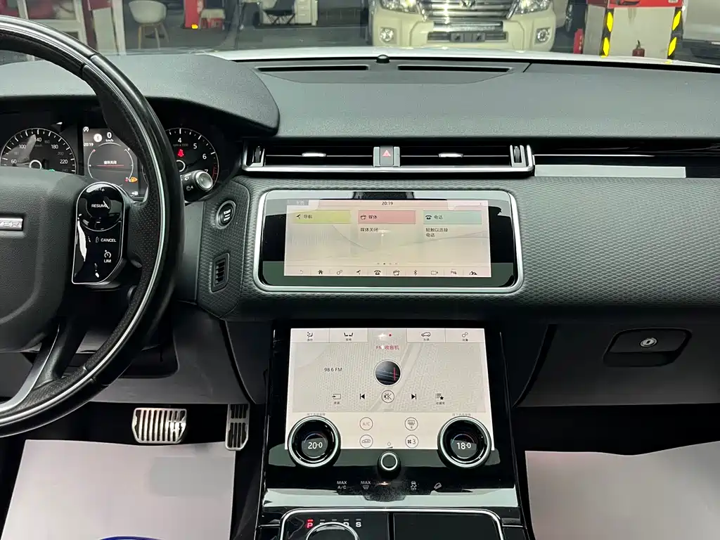 Land Rover Range Rover Velar 2019 — фото 30