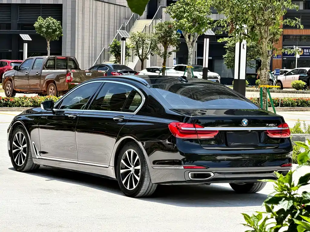 BMW 7 Series 2016 — фото 9