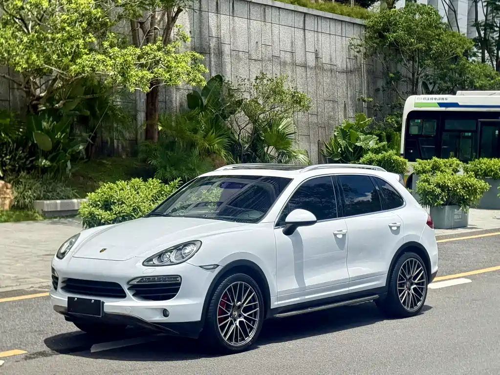 Porsche Cayenne 2011 — фото 1