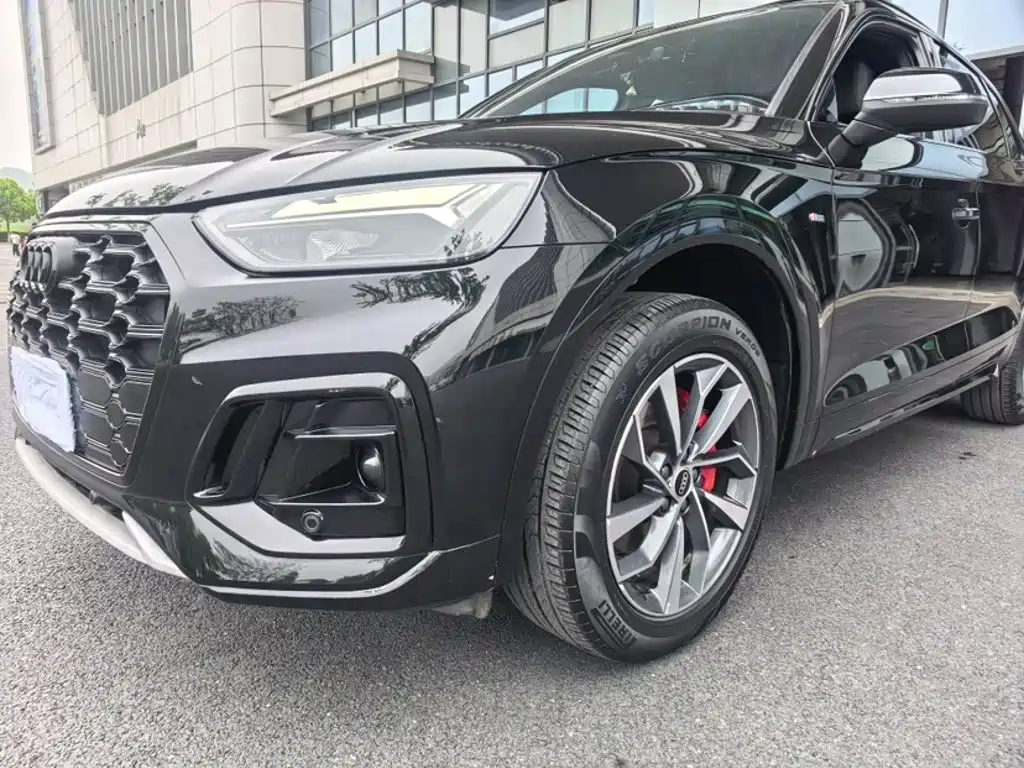 Audi Q5L 2023 — фото 10