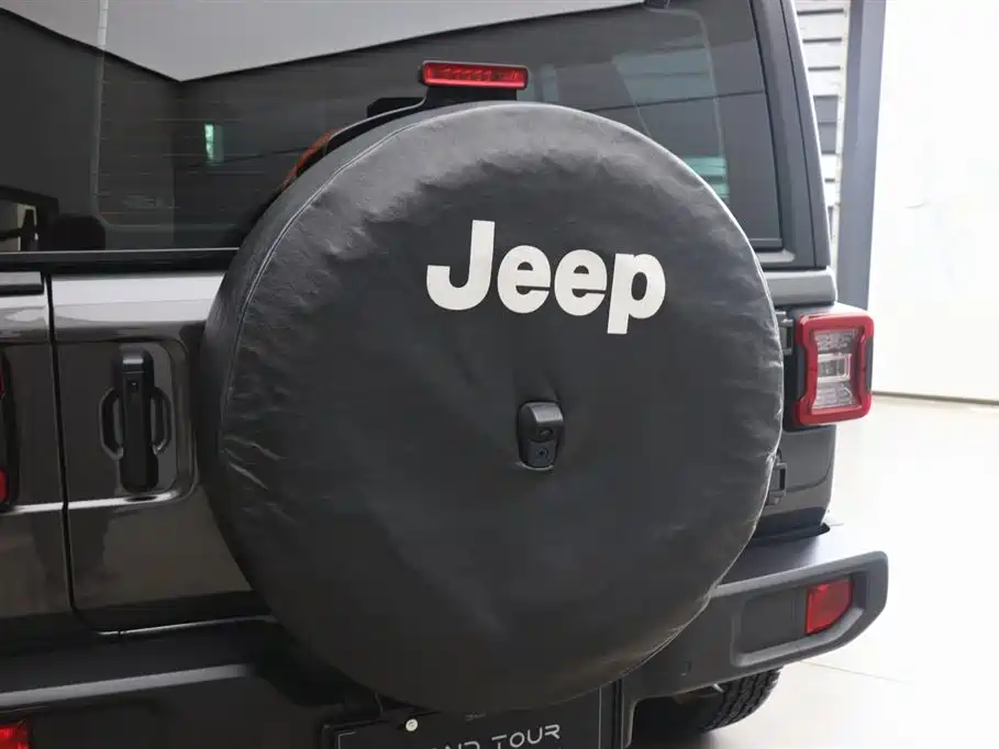 Jeep Wrangler 2023 — фото 29