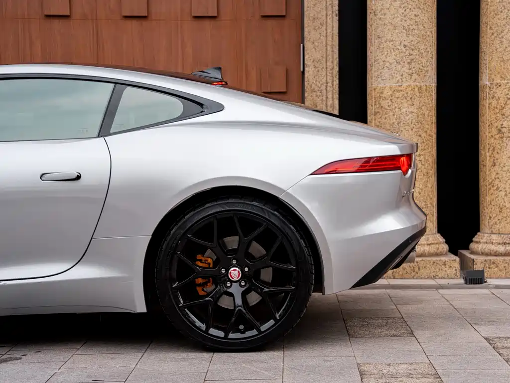 Jaguar F-TYPE 2015 — фото 16