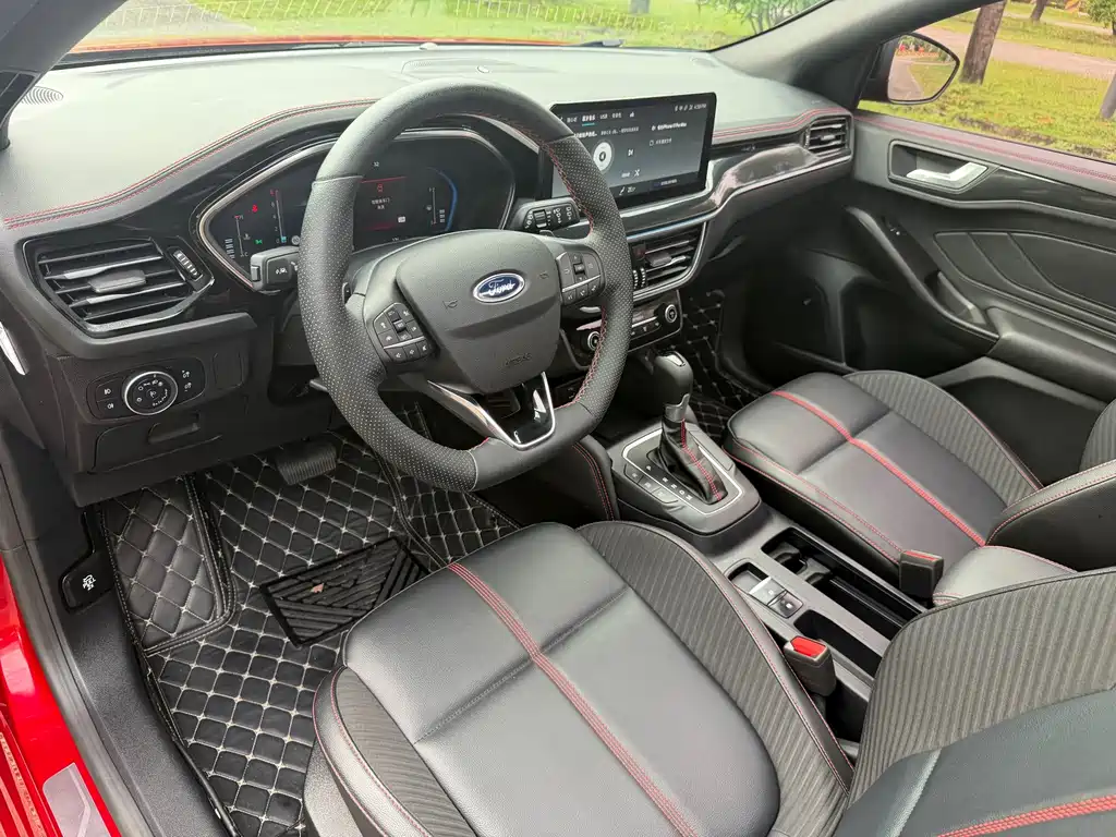 Ford Focus 2022 — фото 12