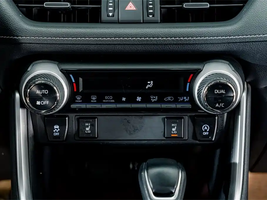 Toyota RAV4 2020 — фото 13