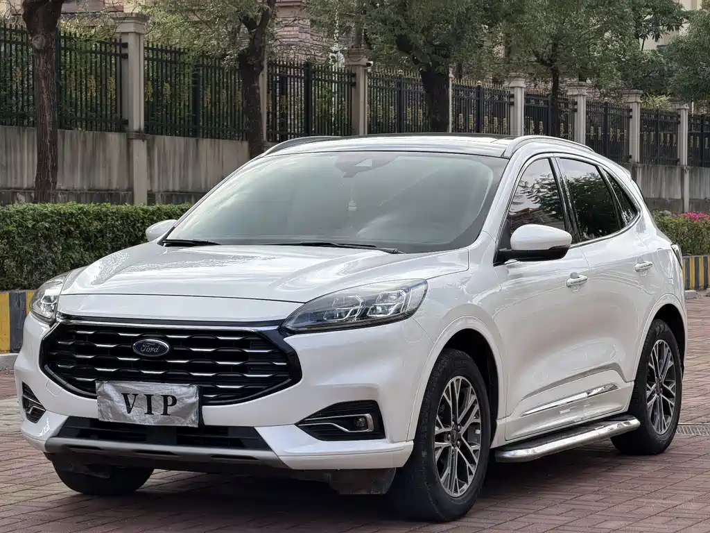 Ford Escape 2022 — фото 1