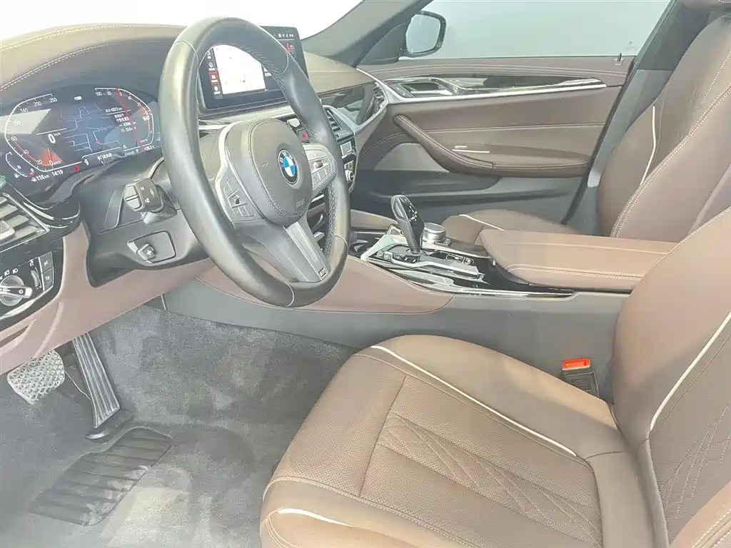BMW 5 Series 2023 — фото 10