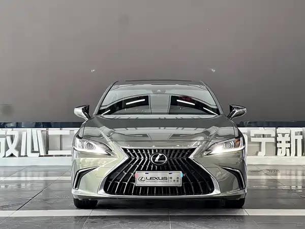 Lexus ES 2023