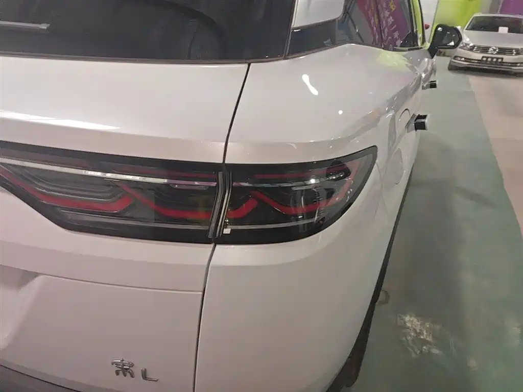 BYD L DM-i 2026 — фото 8