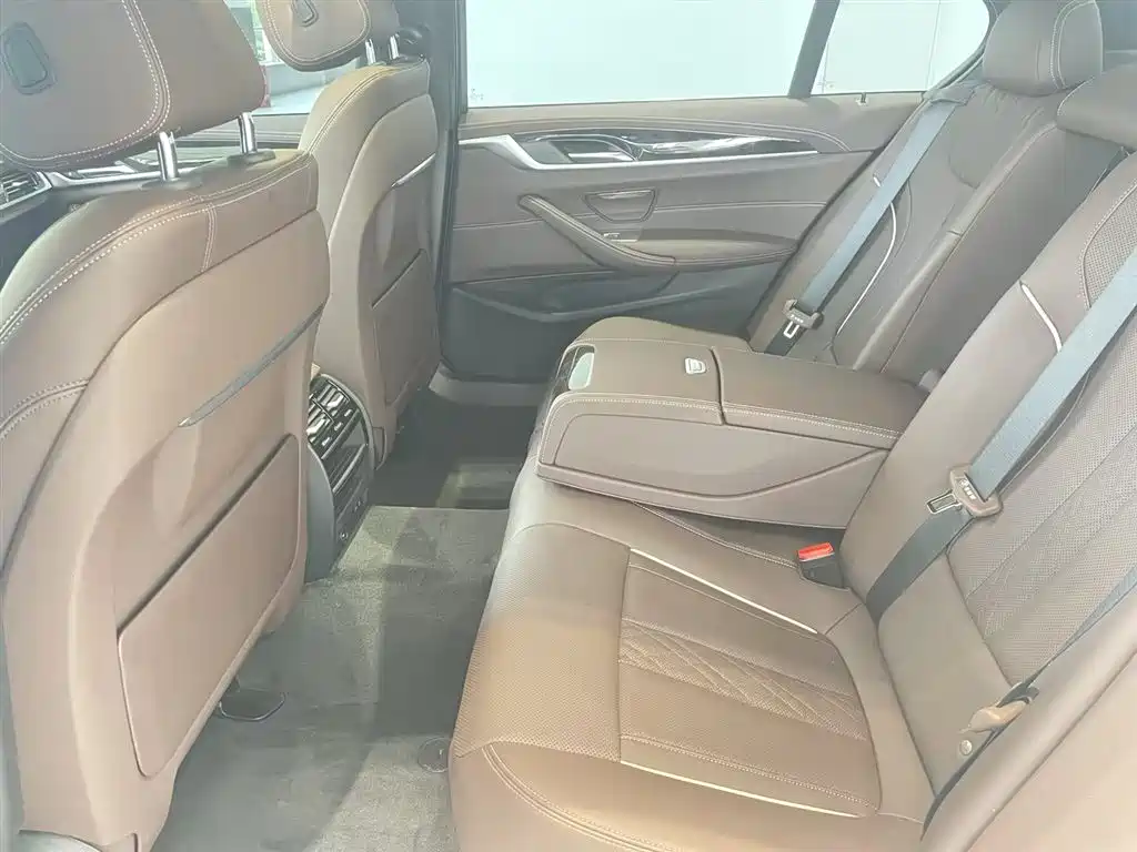 BMW 5 Series 2023 — фото 13