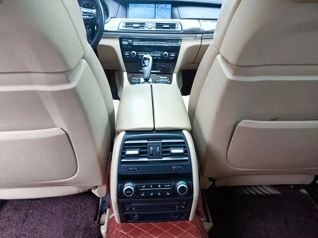 BMW 7 Series 2012 — фото 27
