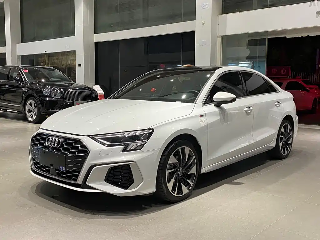 Audi A3 2023 — фото 1