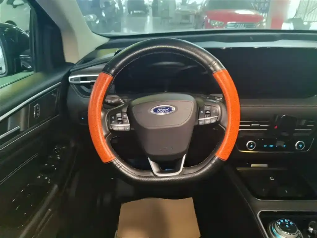 Ford Edge 2023 — фото 11