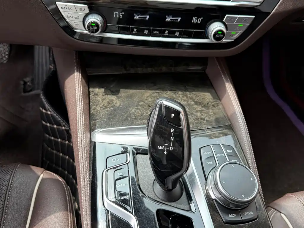 BMW 5 Series 2022 — фото 15