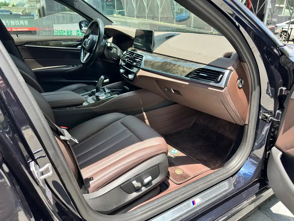 BMW 5 Series 2020 — фото 11