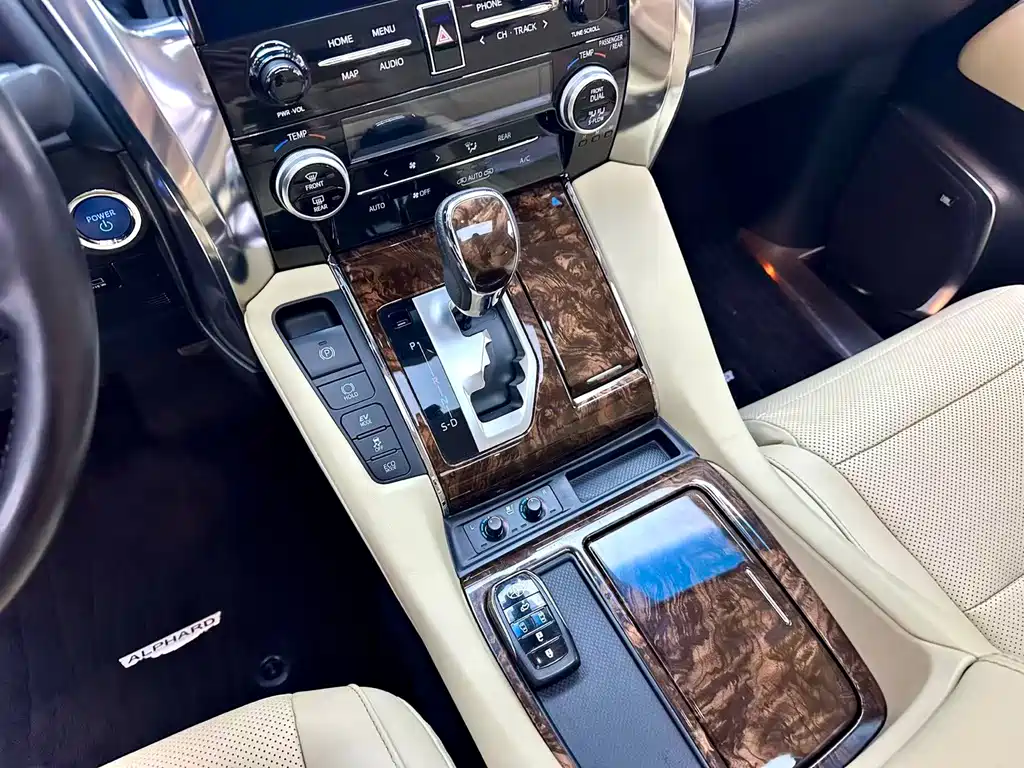 Toyota Alphard 2022 — фото 18