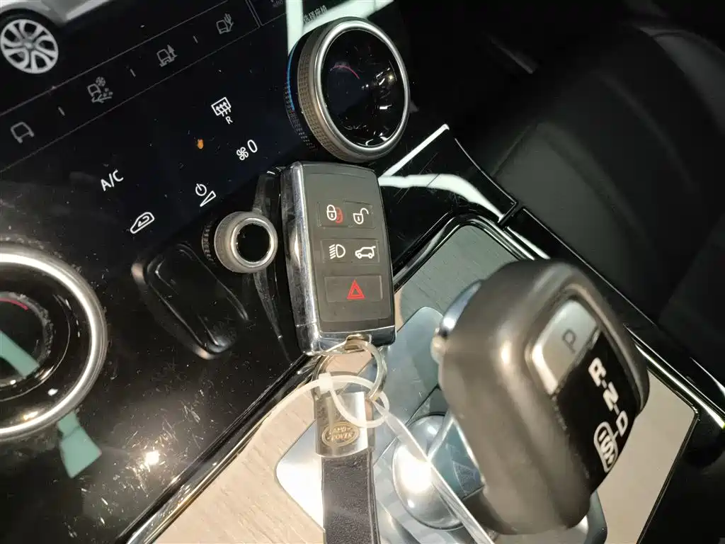 Land Rover Evoque PHEV 2022 — фото 11