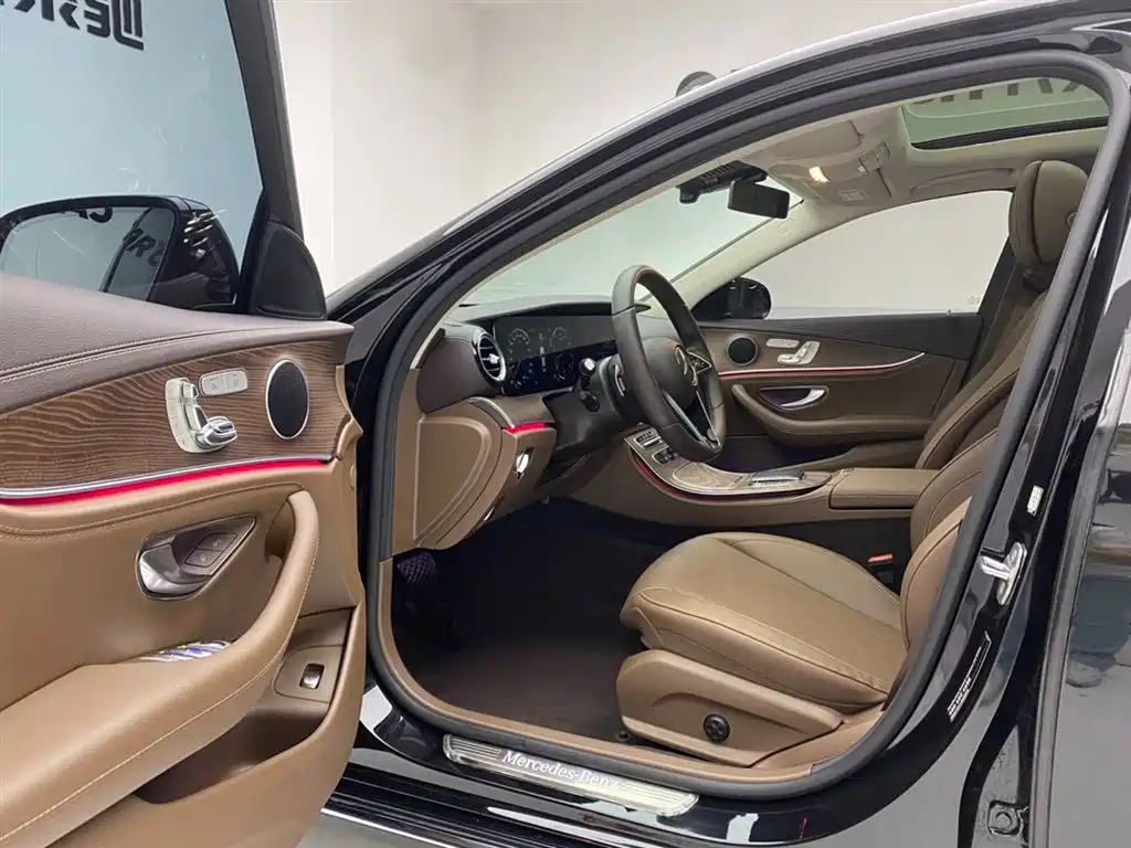 Mercedes-Benz E-Class 2023 — фото 17