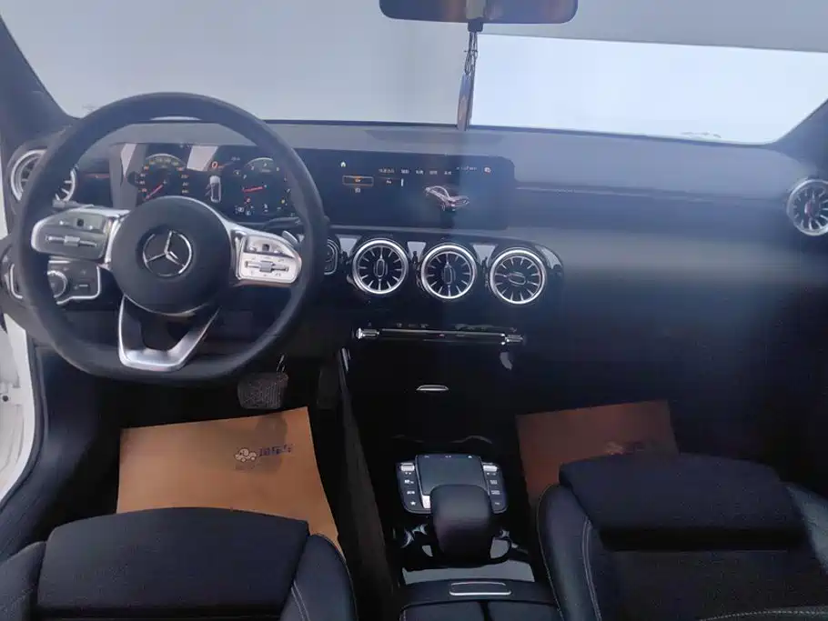 Mercedes-Benz A-Class 2023 — фото 12
