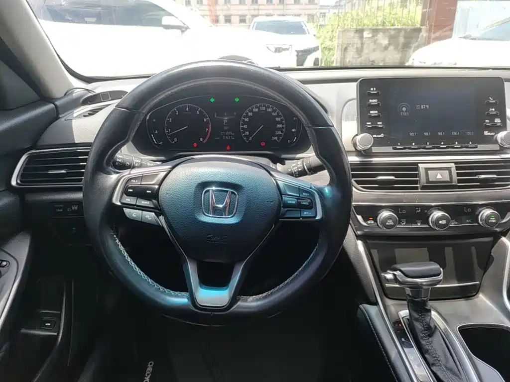 Honda Accord 2019 — фото 11