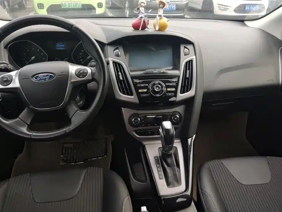 Ford Focus 2015 — фото 12