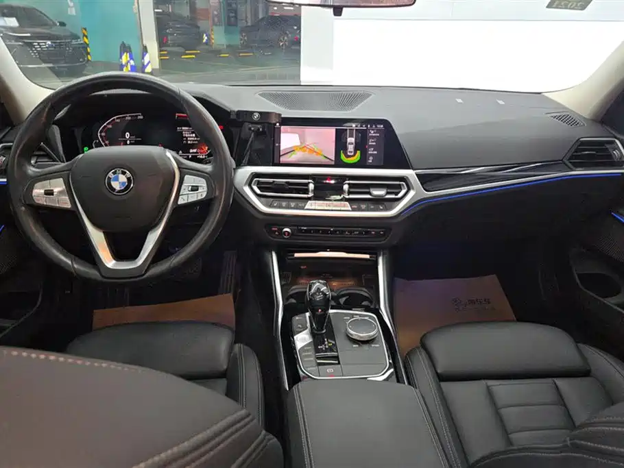 BMW 3 Series 2019 — фото 12
