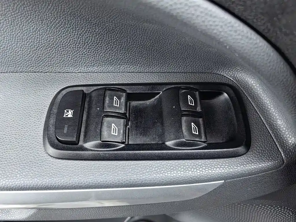 Ford EcoSport 2015 — фото 9