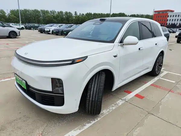 Li Auto L8 2025