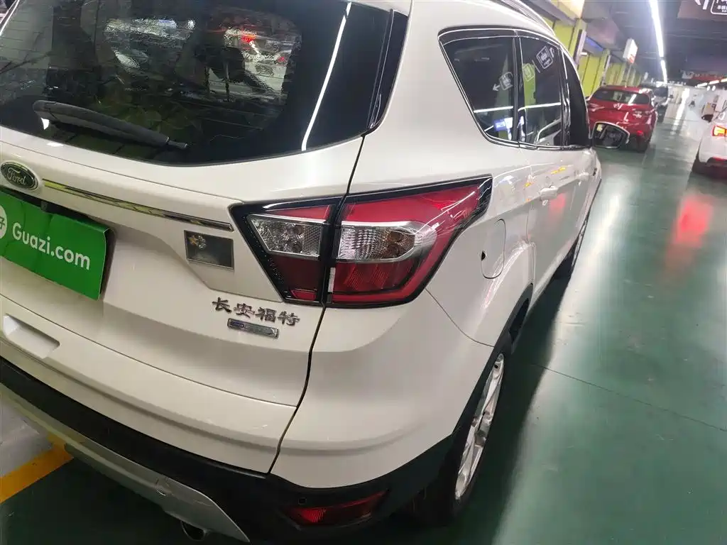 Ford Kuga 2017 — фото 24