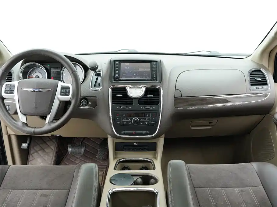 Chrysler Grand Voyager 2017 — фото 7