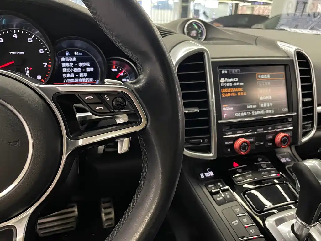 Porsche Cayenne 2016 — фото 17
