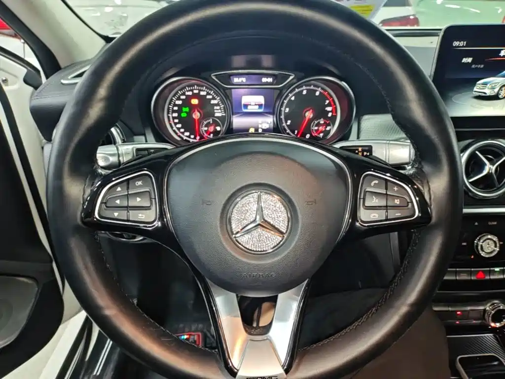 Mercedes-Benz GLA 2018 — фото 11