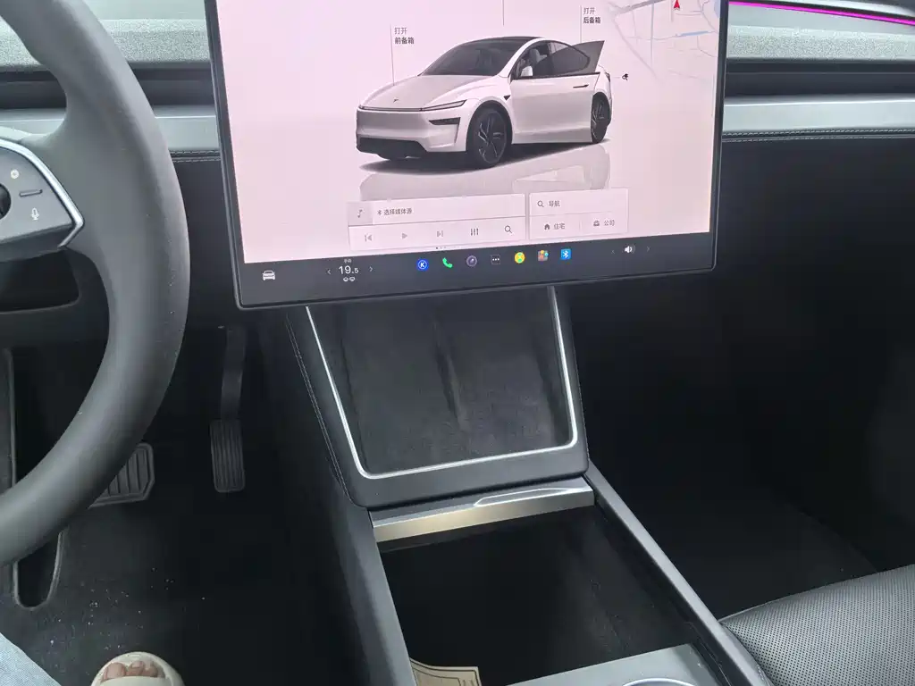 Tesla Model Y 2025
