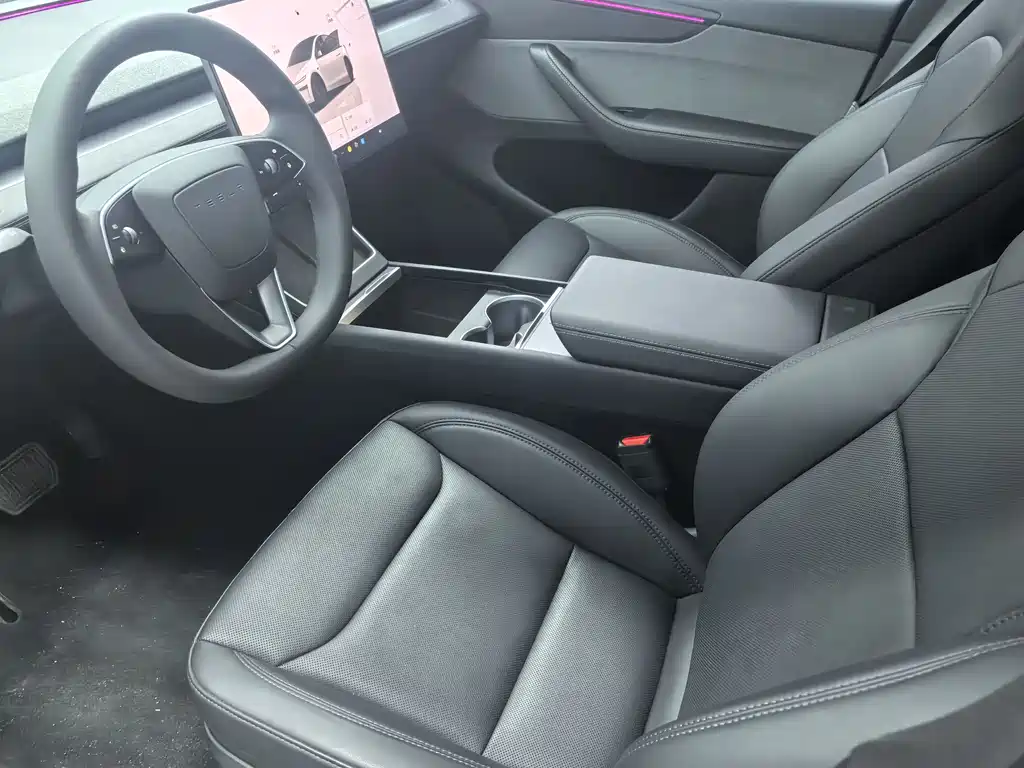 Tesla Model Y 2025