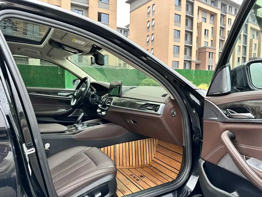 BMW 5 Series 2021