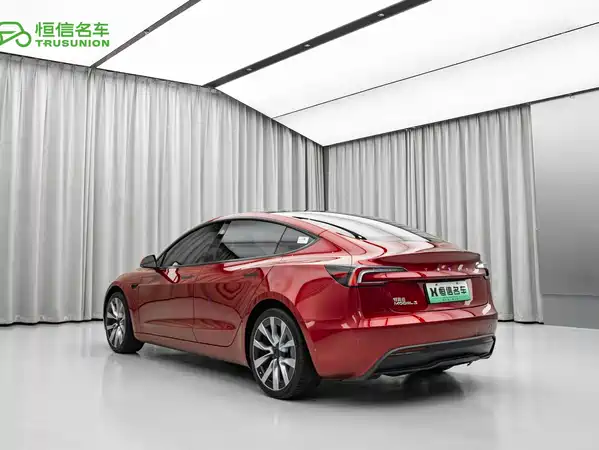 Tesla Model 3 2024