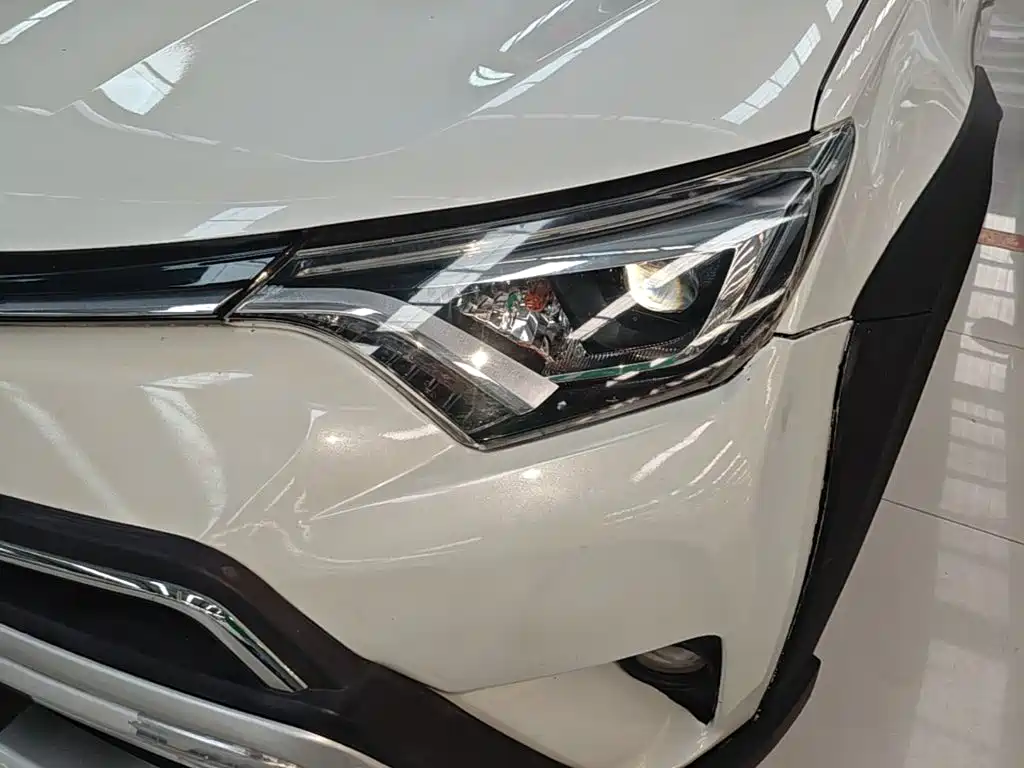 Toyota RAV4 2019 — фото 24