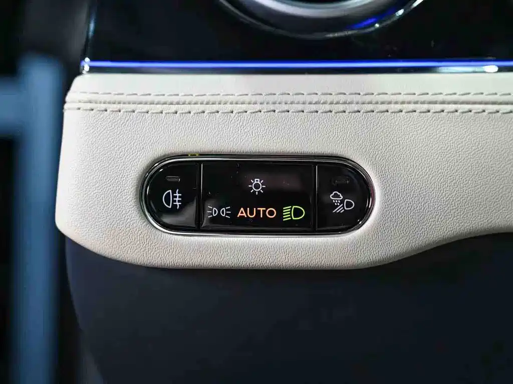 Bentley Continental 2023 — фото 11